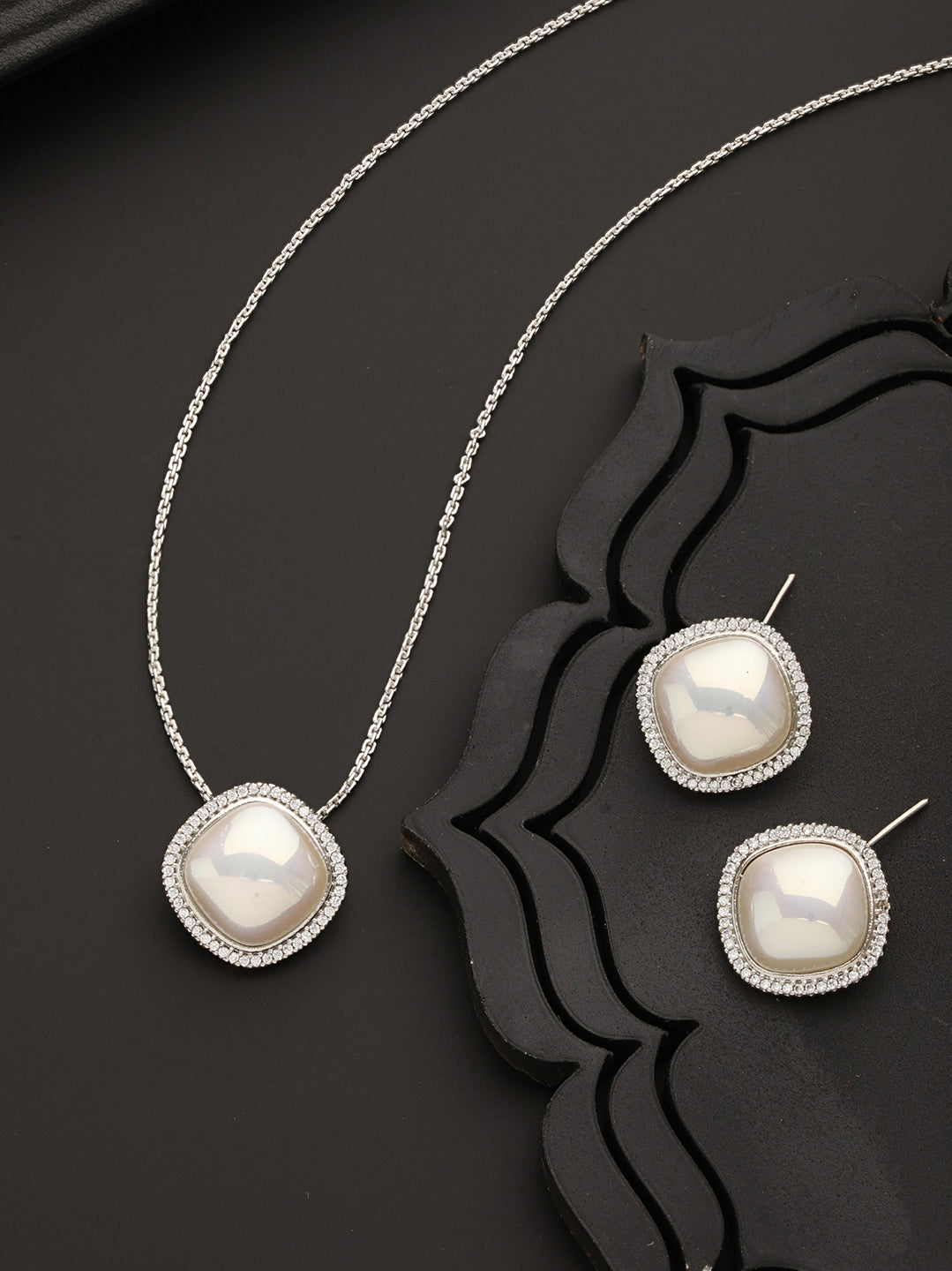 Silver Plated Soth Sea Square Pearl AD Minimal Dailywear  Locket Jewellery  Set